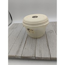 Vintage Rubbermaid Servin Saver #1 Round 2 Cups Food Container Almond Lid -- B - £9.63 GBP