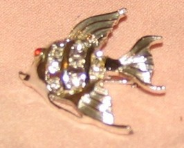 Vintage Silvertone/Red Stone Angel Fish Pin - $5.97
