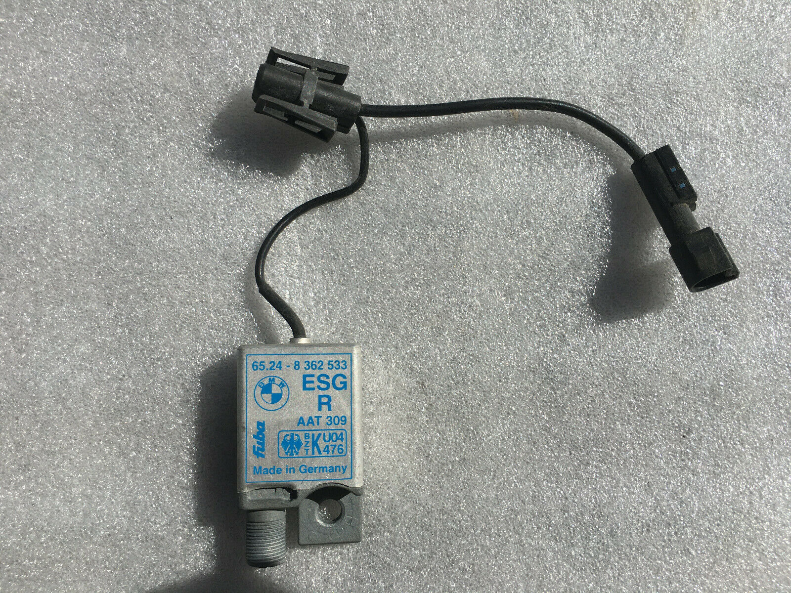 BMW E38 E39 OEM Right TV amplifier 8362533 - $6.58