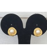 MONET Vtg Pair of Stud Earrings Gold Tone w/ faux Pearl Round Rope Design - £14.92 GBP