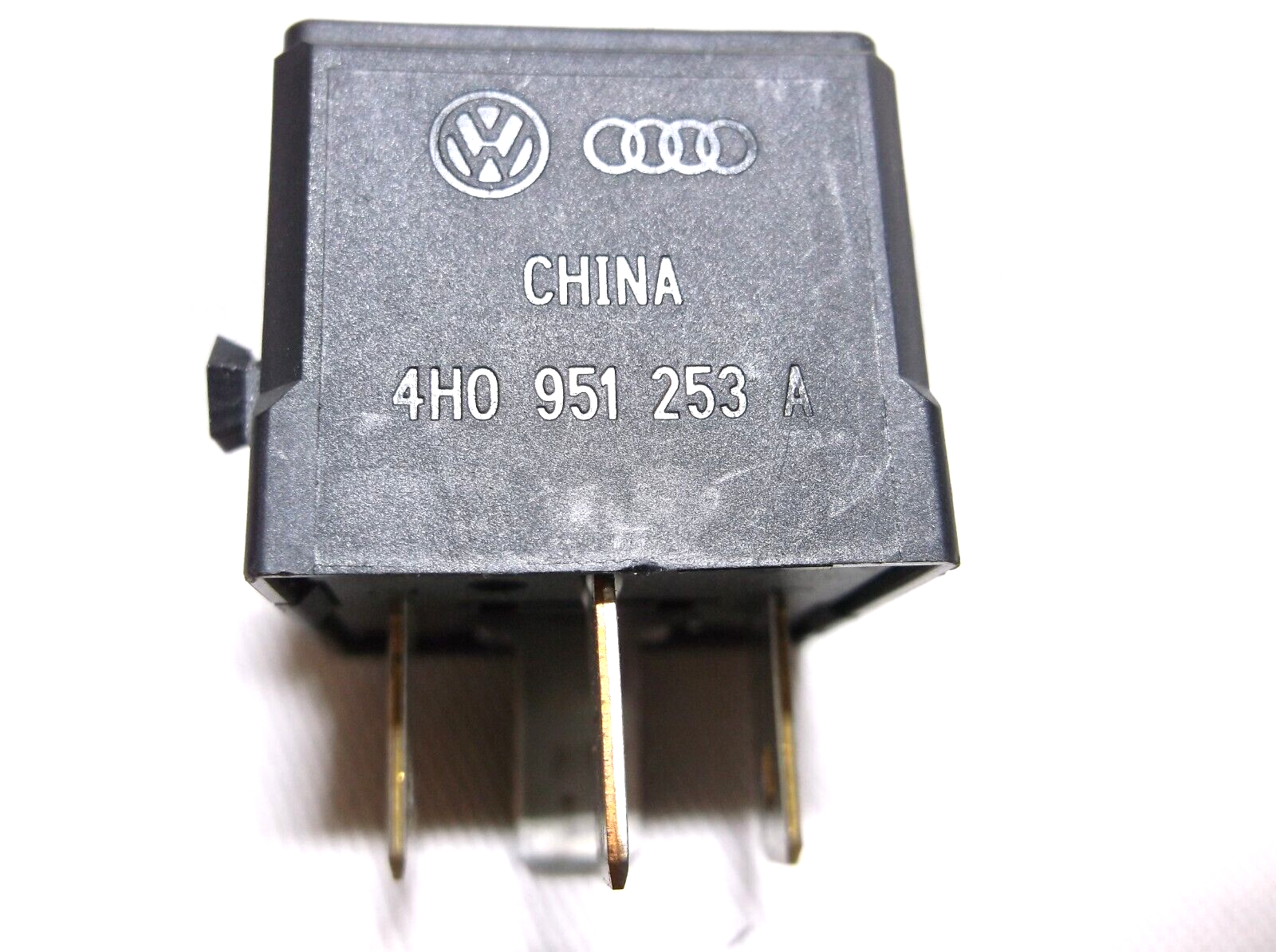 VOLKSWAGEN/AUDI/HELLA/ MULTIPURPOSE 4 PRONG RELAY - $2.00