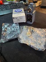 Allen Bradley 802T-AMW4 D Oiltight Limit Switch Series A W/ Lever NEW NI... - $197.01
