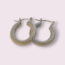 Silver Tone Mesh Weave Classic Simple Chic Minimalist Hoop Earrings - £3.92 GBP