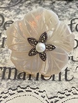 ANTIQUE ESTATE CARVED MOP MOTHER OF PEARL FLOWER RING 925 Pearl Sz 6 - $813.82 MXN