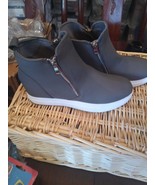 Size 8 Grey Sneakers Women&#39;s Shoes - $34.64