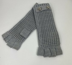 Michael Kors Fingerless Gloves Gray Cable Knit Silver Logo Buttons H2 - £39.89 GBP
