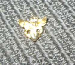 LAPEL PIN CUPID HOLDING HEART GOLD IN COLOR - £6.30 GBP