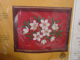 Needlepoint Kit &quot;Christmas Roses&quot; 10&quot; x 8&quot; - £10.35 GBP