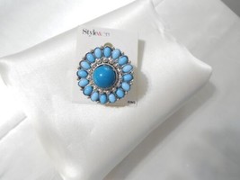 Style &amp; co. Size 6 -7 Silver Tone Blue Stone Flower Statement Ring Y589 - £8.88 GBP