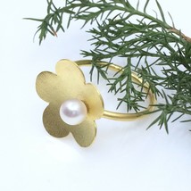 Bague Satin Femme Or Jaune 18k Fleur Mat Perle Naturelle Sans Taches - £352.18 GBP
