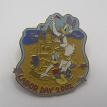 Walt Disney World Labor Day 2002 Pin Daisy & Donald Duck Beach Sandcastle /3500 - £6.32 GBP