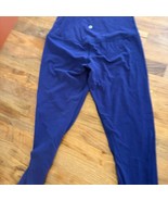 LuLulemon purple capri leggings size 6 - $464.83 MXN