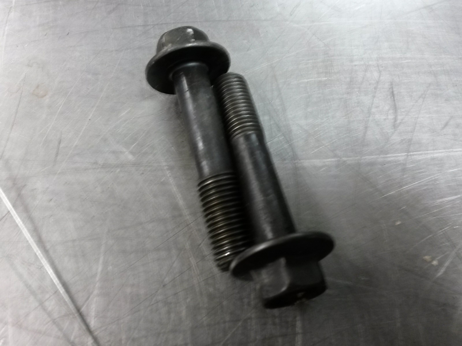 Camshaft Gear Bolts Pair For 16-19 Nissan Versa  1.6 - $28.53 CAD