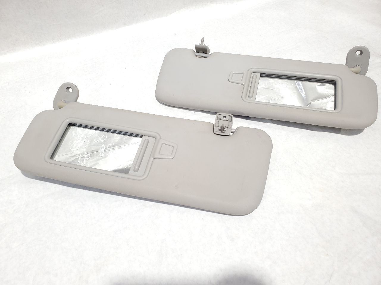 2017 2018 2019 2020 Hyundai Elantra OEM Pair Of Sun Visors  - $148.50 2017 2018 2019 2020 Hyundai Elantra OEM Pair Of Sun Visors  - $148.50