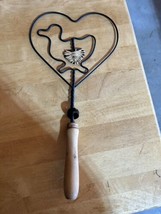 Vintage Rug Beater Duck Chicken Heart Twisted Black Wire Wood Handle 14&quot; x 7&quot;. - £13.44 GBP