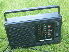 Vintage Soviet Russian USSR AM LW Transistor Radio Alpinist RP 320 - $29.69
