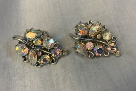 Vintage Lisner Iridescent Leaf Clip Earrings - $6.60