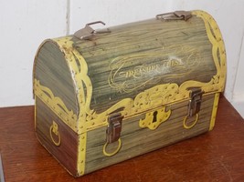 Vintage Aladdin Treasure Chest Dometop Metal Lunchbox - $1,180.78 MXN