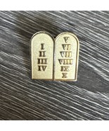 Ten Commandments Tablet Lapel Pin Roman Numerals Gold Toned God Religious - $10.48 CAD