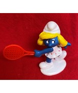 Vintage 1981 Smurfette w Red Tennis Raquet Smurfs Figure Peyo W Berry &amp; Co - $149.72 MXN