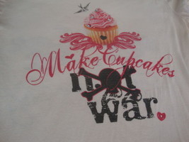 The Tiara Fits Graphic Print Make Cupcakes Not War Fitted T Shirt XL  - £13.96 GBP