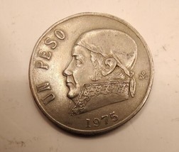 CIRCULATED 1975 UN PESO MEXICAN COIN - $17.42