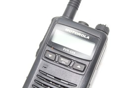 MOTOROLA EVX-S24 PORTABLE DIGITAL TWO-WAY RADIO E5672 image 4