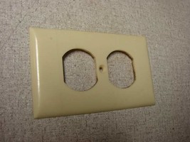 Vintage Bakelite Ivory Sierra Plug Electric Outlet Plate Cover Art Deco - £4.73 GBP