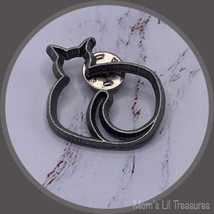 Vintage Jewelry Pewter Cat Brooch Pin Signed ANN CLARK 1995 Mendon Vermont ⚜️ - £7.69 GBP