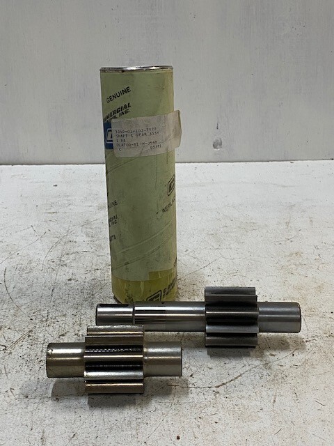 Commercial Shearing 3040-01-102-7577 Shaft &amp; Gear Assembly DLA700-81-M-J548 - $102.63