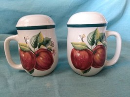 Vintage Casuals by China Pearl Apples Salt &amp; Pepper Shakers 1998 Farmhouse  - £11.58 GBP