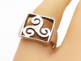 925 Sterling Silver - Vintage Shiny Triskelion Square Band Ring Sz 8 - RG3955 - £29.40 GBP