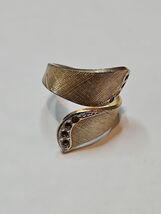 Abstract Minimalist Swirl Design Ring, Gold/Silver Tone, Size 9.5, Vintage - $21.13 CAD
