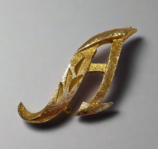 Vintage Gold Tone Letter A Brooch - $273.66 MXN