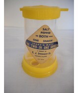 Vintage Yellow Plastic all in one Salt &amp; Pepper Set  - $736.77 MXN