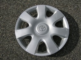 One genuine 2005 to 2005 Toyota Camry 15 inch hubcap wheel cover 42621-A... - $34.25
