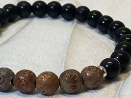 Stretch Bracelet Sandstone and Black Stone Beads Silver Tone Spacer Beads 7.75&quot; - £11.84 GBP