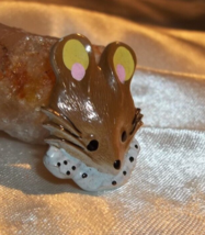 Sweet Vintage  Painted Mouse Pin Childs Jewelry - £7.78 GBP
