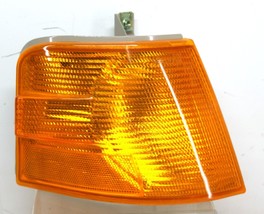 600590-1 Volvo Front RH Turn Signal/Marker Light Lamp Assy OEM 8372 - $37.61