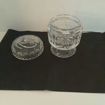 Vintage Clear Glass Avon Jar With Lid Flower Design - £2.93 GBP