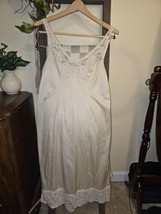 Bali Lace Trim Full Slip Silky Chemise Ladies Sz 36 Nylon Ivory USA Vintage - £15.89 GBP