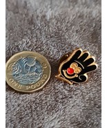 Happy hand  Pin Badge - $77.83 MXN