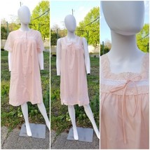 Vintage Komar pink 2pc eyelet lace pengiour Nightgown robe set lightweig... - $44.55