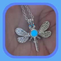 New Stunning Beautiful Dragonfly Luminous Solar Pendant Necklace ~ Blue - $7.00
