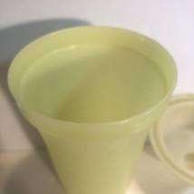 Vtg Tupperware #844 Quick Shake Drink Mixer Blender Gravy Maker Yellow - £5.40 GBP