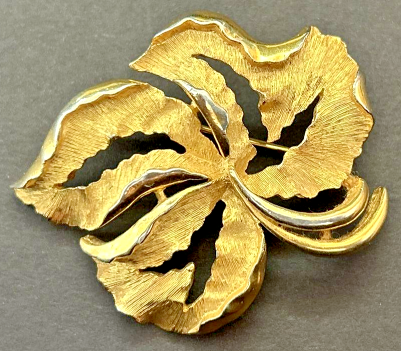Primary image for Vintage Signed Trifari Gold Tone Leaf Pin Brooch PB74