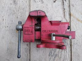 Columbian D63.5 Swivel Bench Vise Mechanics D63 1/2 - $75.97