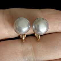AVON Vintage Gray Faux 10mm Pearl Gold Tone Clip On Earrings - £15.88 GBP