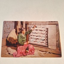 Postcard Navajo Rug Weaver Indian Native American Chrome Unposted - £6.66 GBP