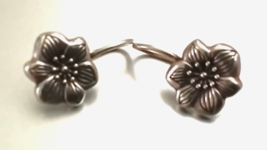 LADIES SMALL 925 STERLING SILVER FLORAL DROP EARRINGS WITH HOOK FASTENER - $6.63